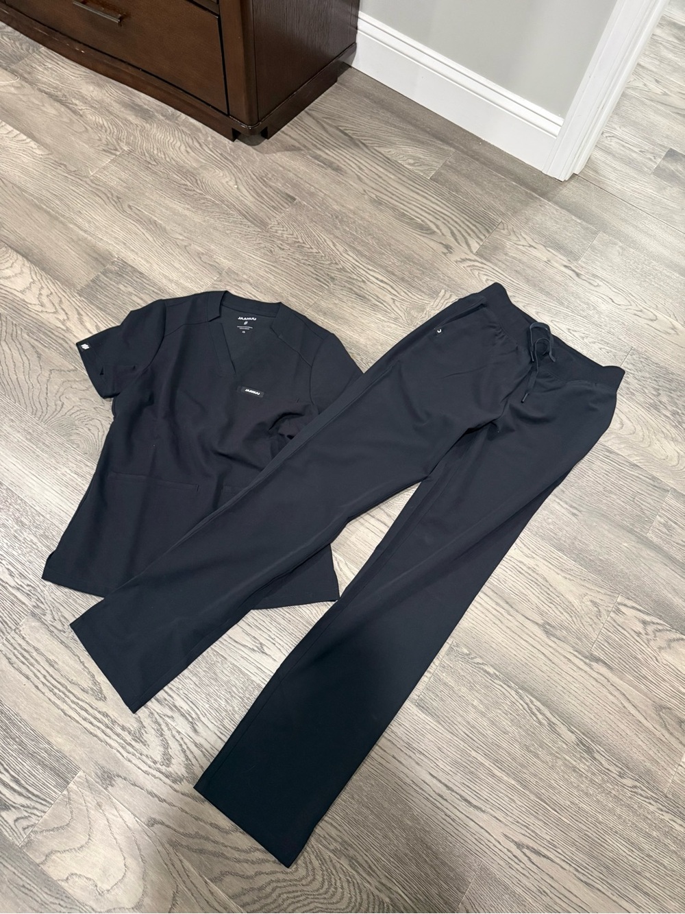 Jaanuu women’s black scrub set NWT